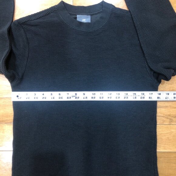 H&M Crewneck Regular Fit Coupe Standard Long Sleeve Textured Sweatshirt Size XS - Picture 3 of 6